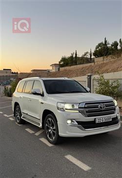 تۆیۆتا لاند کروزەر